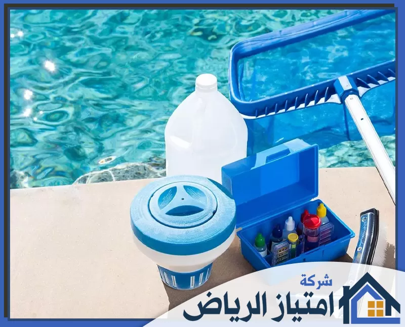 شركة تنظيف مسابح بالرياض 0506986916 امتياز الرياض فني تنظيف المسبح بالرياض يستخدم أحدث الأجهزة والمواد المعتمدة لإزالة الأوساخ، الطحالب، وضمان مياه صافية وصحية للسباحة.