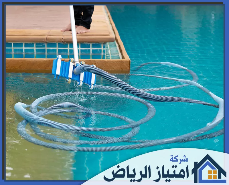 شركة تنظيف مسابح بالرياض 0506986916 امتياز الرياض فني صيانة المسابح الفندقية بالرياض يهتم بتنظيف شامل، إزالة الطحالب، تعقيم المياه، وصيانة الفلاتر لضمان مسبح آمن ولامع.