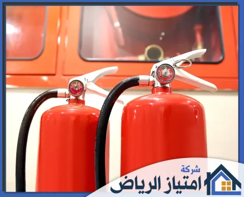 إصلاح خطوط الحريق بالرياض 0506986916 شركة امتياز الرياض طفايتا حريق بجانب خزانة الإطفاء، جاهزتان للاستخدام لضمان أقصى درجات الحماية والوقاية من المخاطر.